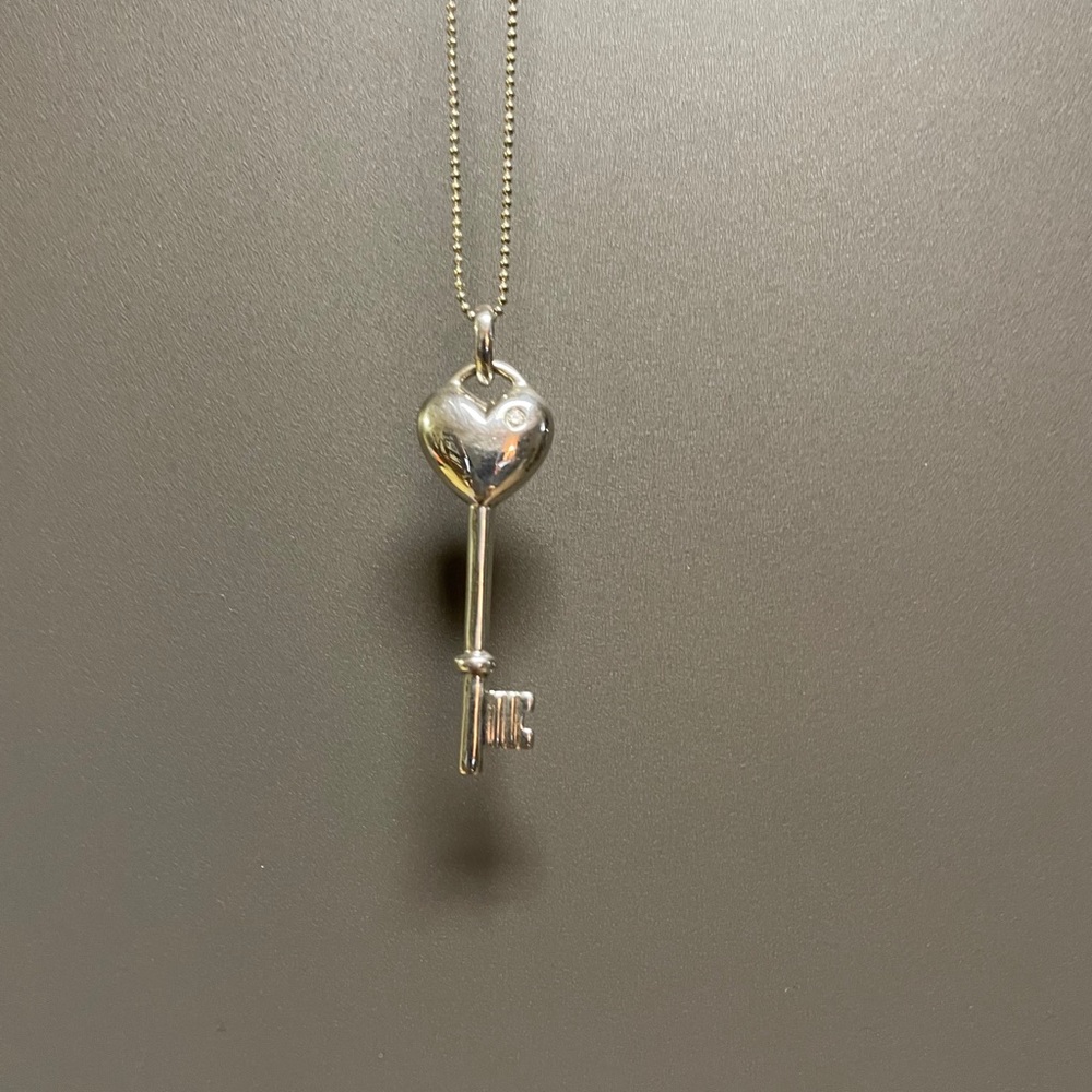 Sterling silver necklace with diamond